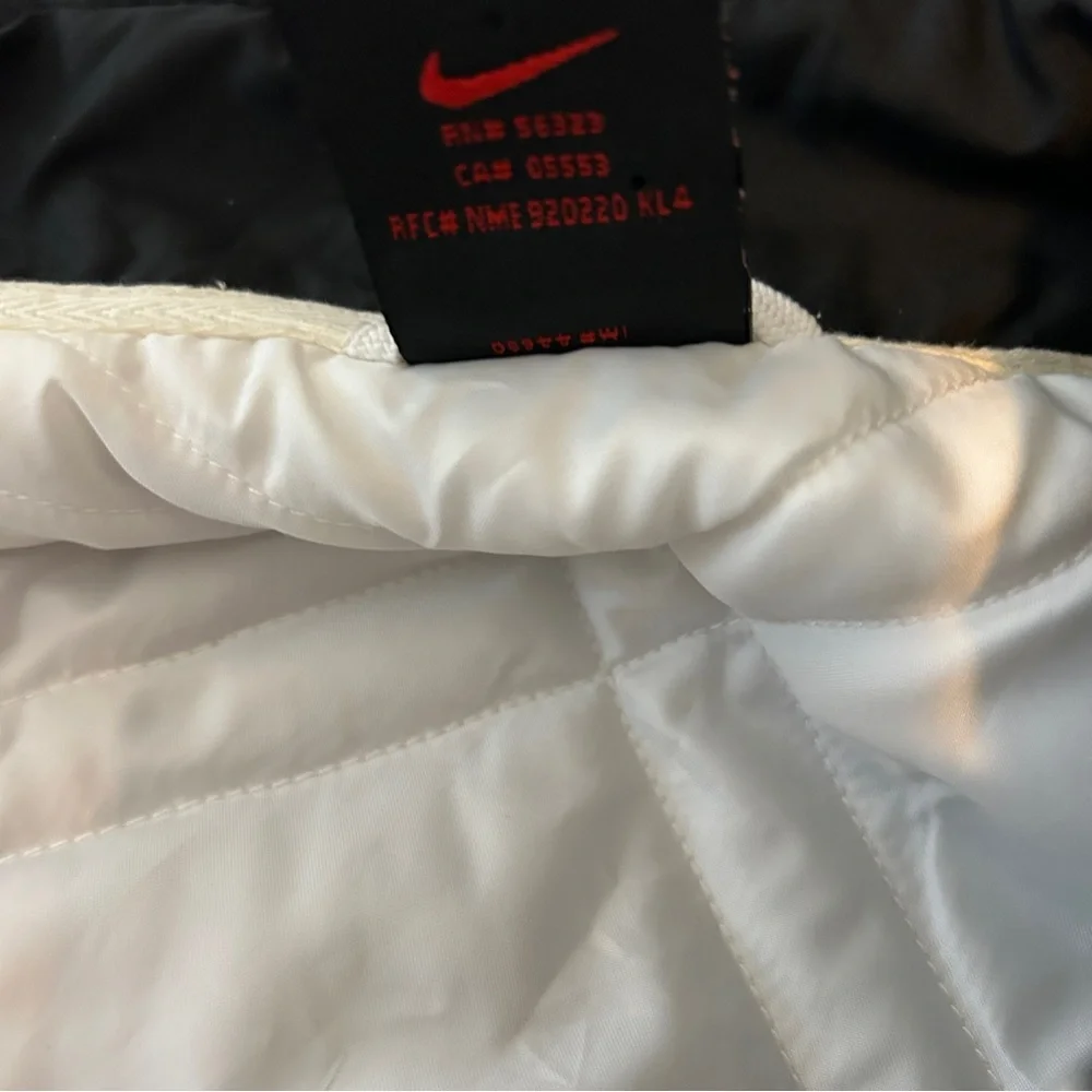 Nike‎ Women’s Black and White Quilted Puffer Jacket Size Large